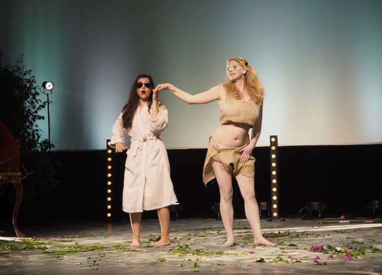 Cupido (Vera Hiltbrunner) & Aurilla (Janina Staub)